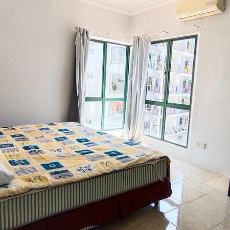 Gold Coast International Resort Kampong Bukit Beruang Ngoại thất bức ảnh