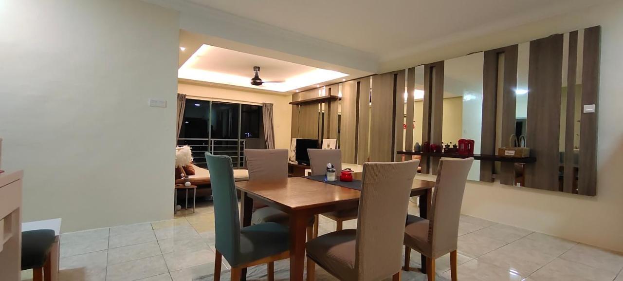Gold Coast International Resort Kampong Bukit Beruang Ngoại thất bức ảnh