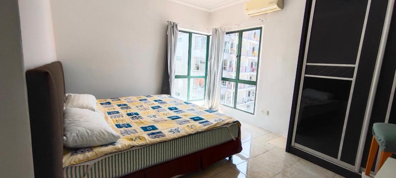 Gold Coast International Resort Kampong Bukit Beruang Ngoại thất bức ảnh